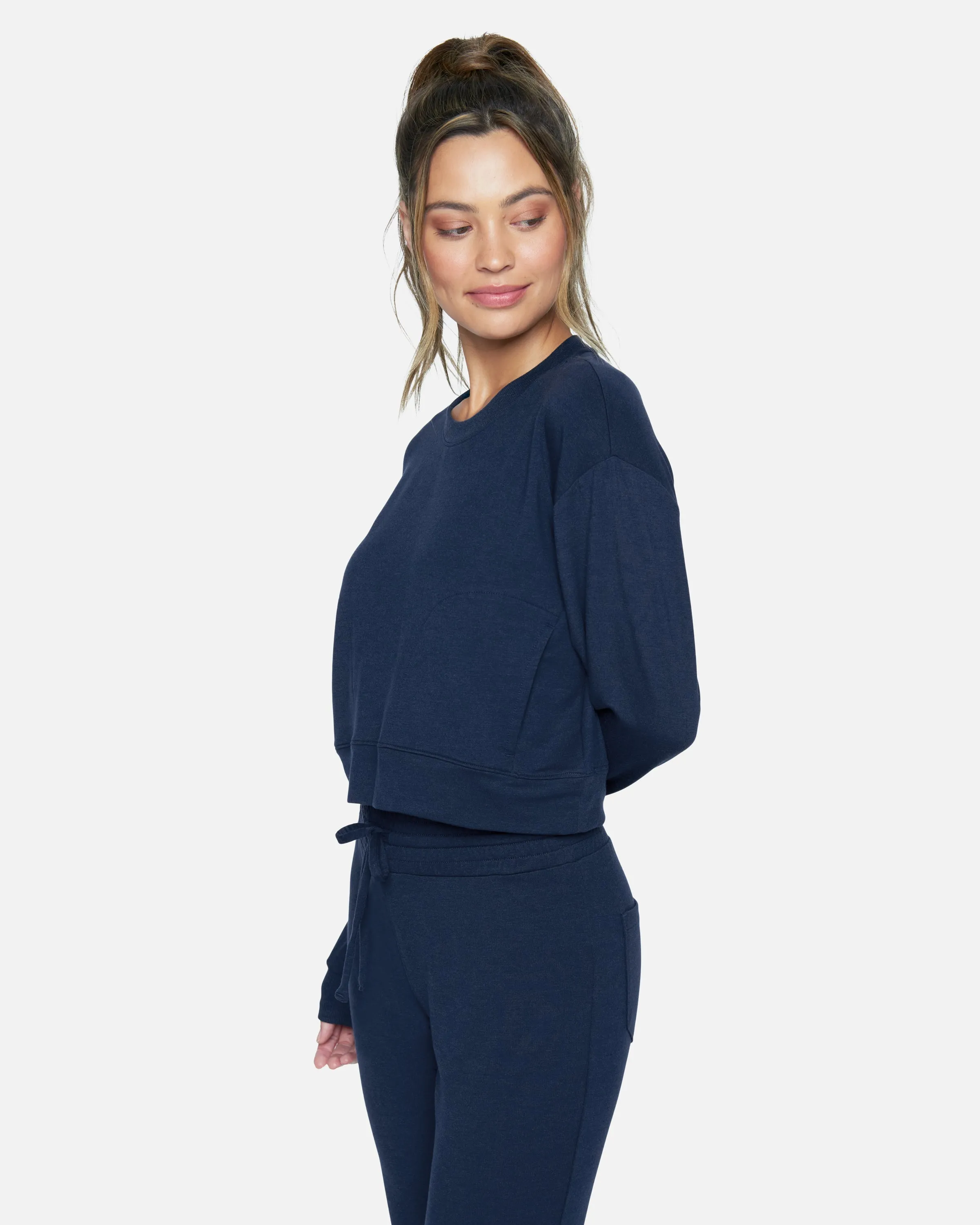 EASY OVERSIZED PULLOVER SWEATSHIRT