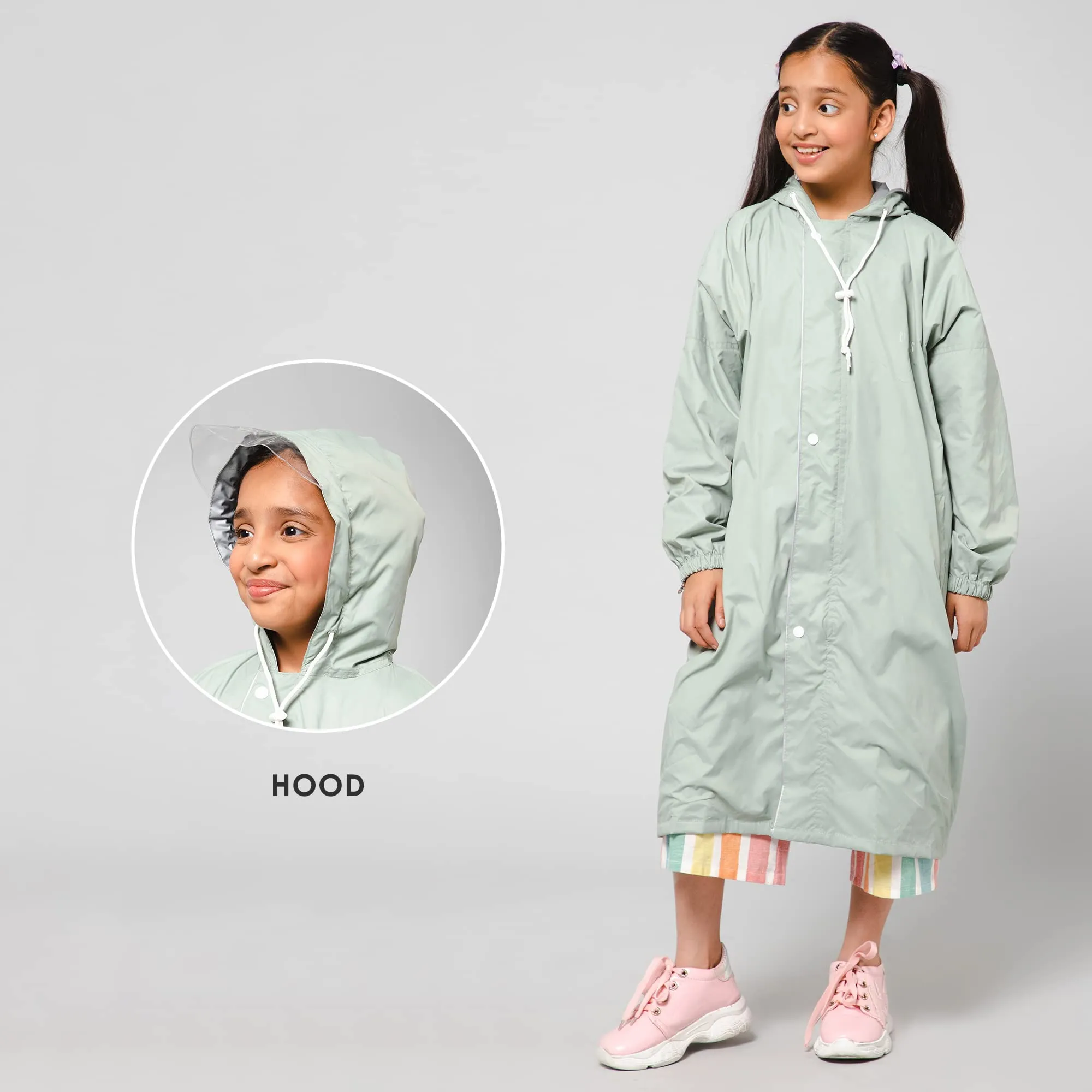 THE CLOWNFISH Cloud Chaser Series Kids Raincoat Waterproof Polyester Double Coating Reversible Longcoat with Hood and Reflector Logo at Back. Printed Plastic Pouch. Kid Age-5-6 years (Pista Green)